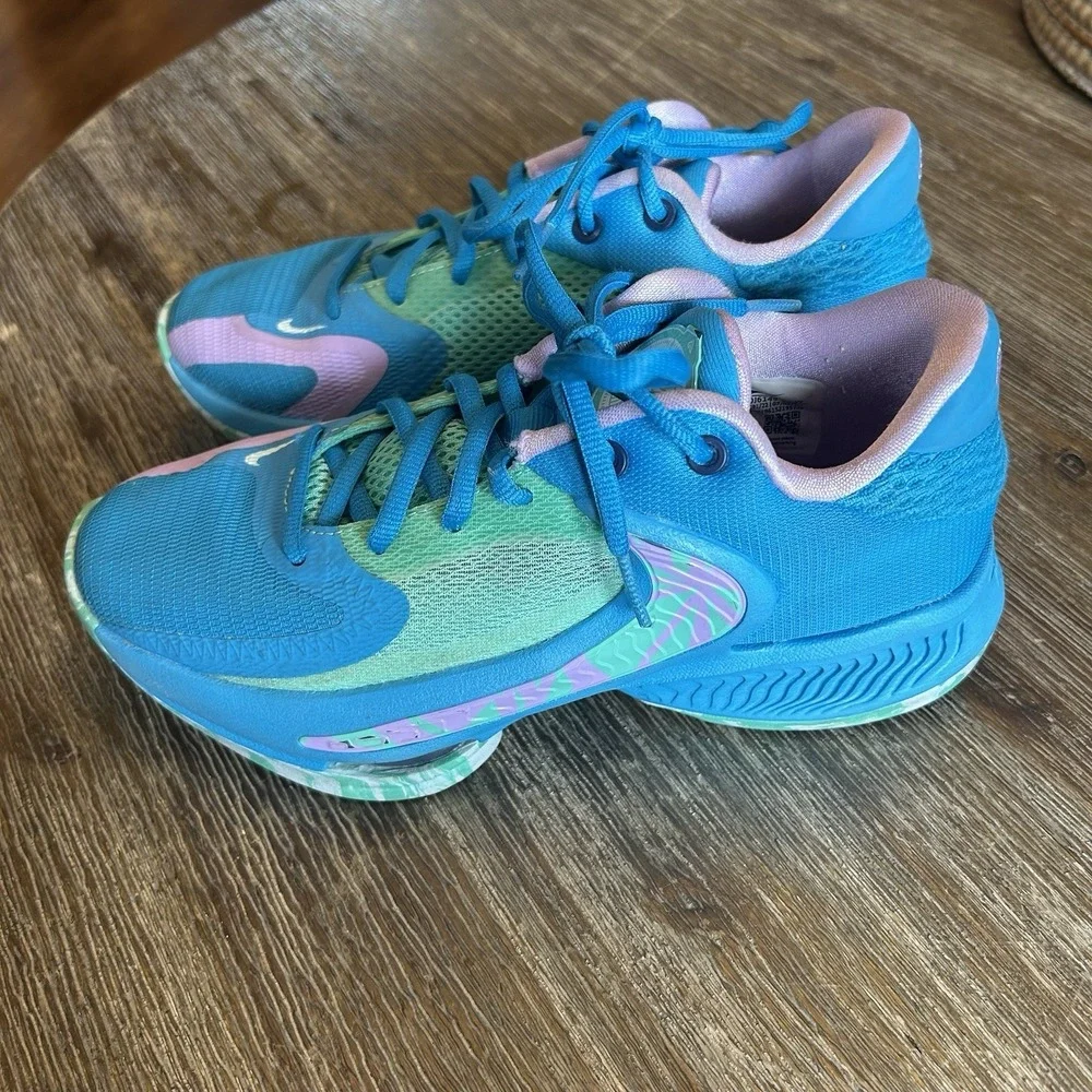 Nike Zoom Freak 4 Birthstone DJ6149-400 Youth GS Size 4 Basketball Shoes Freaky